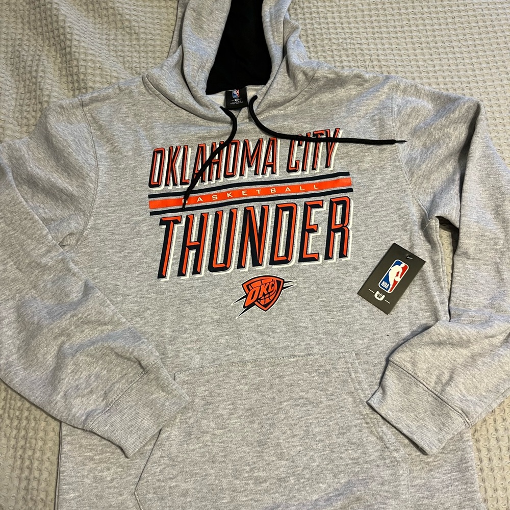 NWT OKC Thunder hoodie large